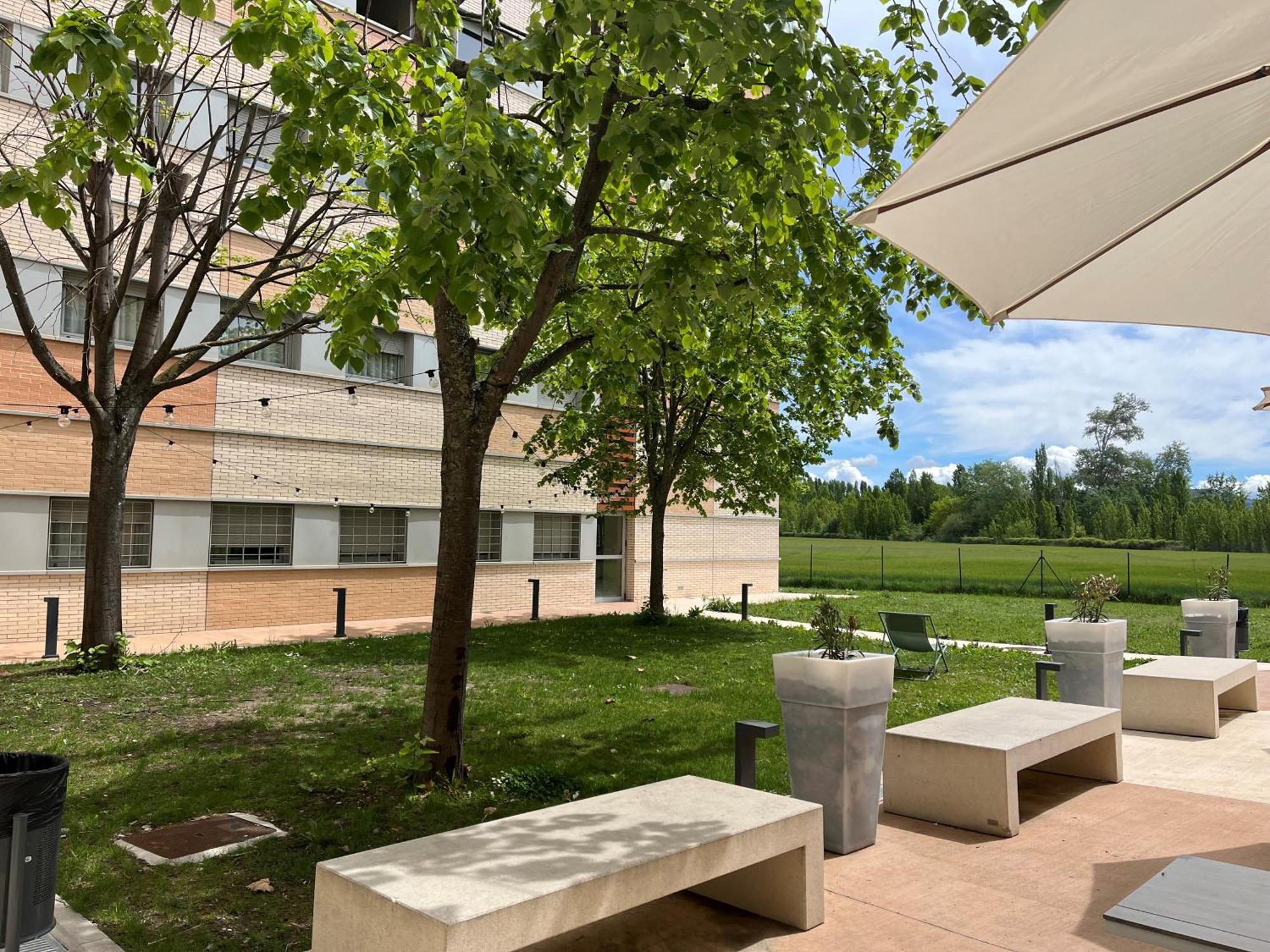 Residencia Universitaria Resa Los Abedules Pamplona Bagian luar foto
