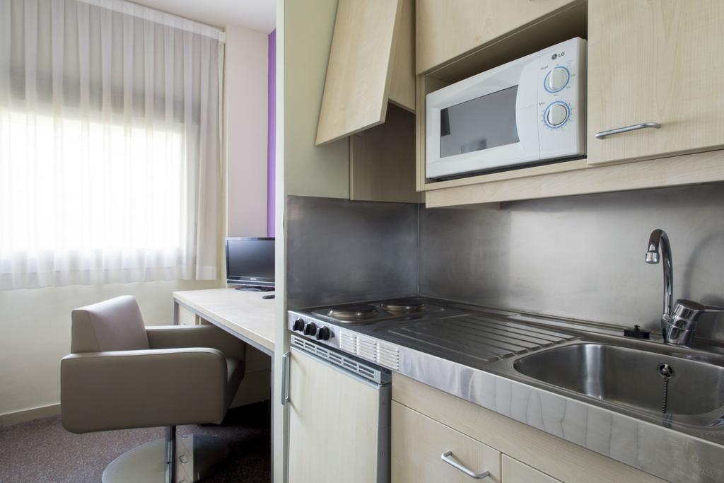 Residencia Universitaria Resa Los Abedules Pamplona Bagian luar foto