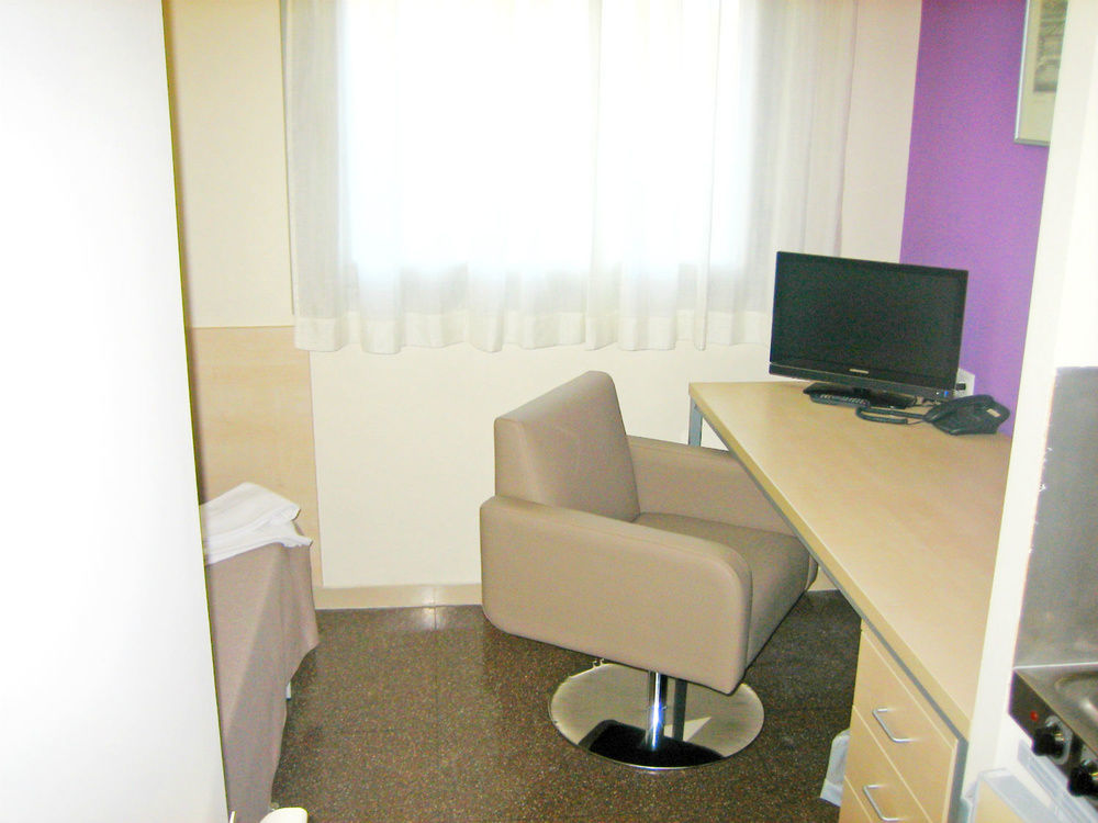 Residencia Universitaria Resa Los Abedules Pamplona Bagian luar foto