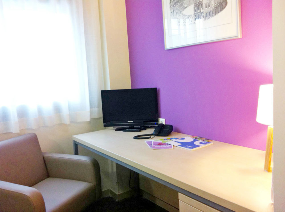 Residencia Universitaria Resa Los Abedules Pamplona Bagian luar foto