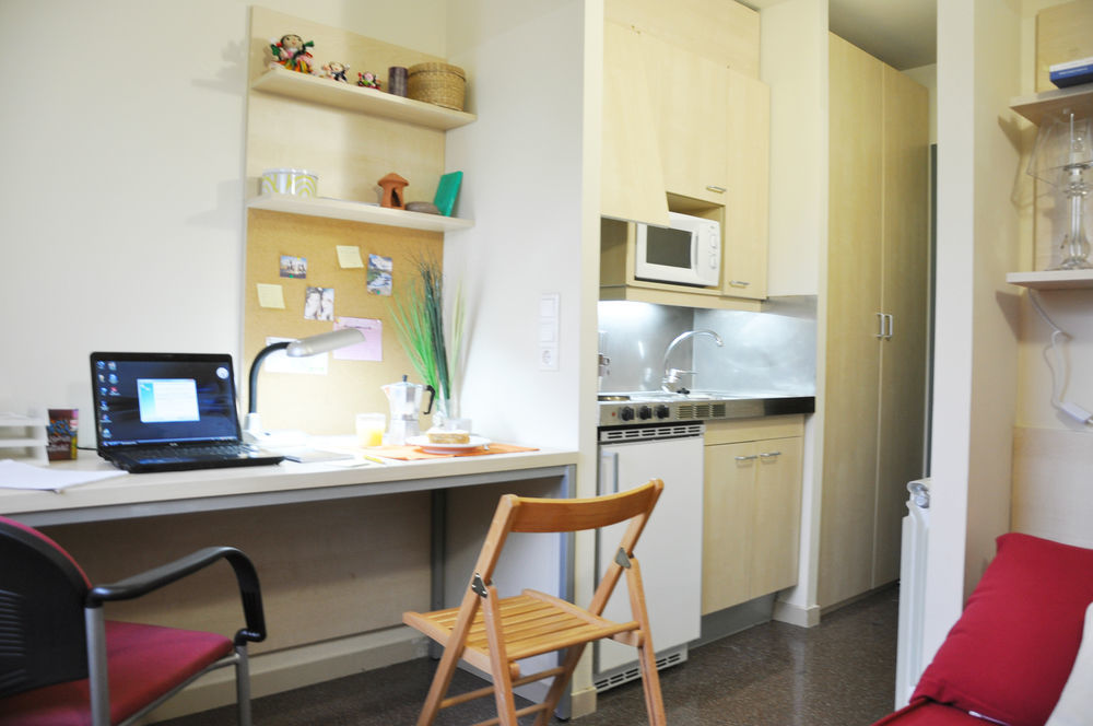 Residencia Universitaria Resa Los Abedules Pamplona Bagian luar foto